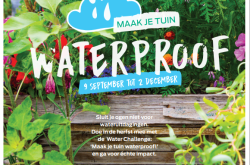 Een weelderige tuin met het opschrift 'waterproof' 