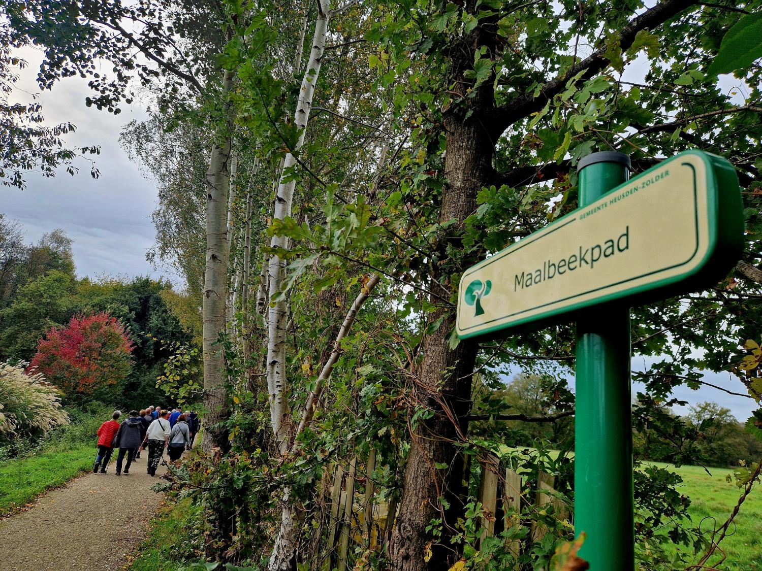 Een naambordje van de trage weg 'Maalbeekpad'